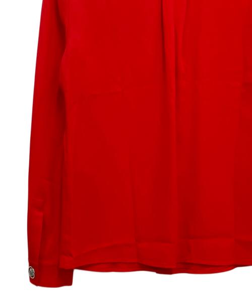 VERSUS（ヴェルサス）VERSUS (ヴェルサス) ボタン装飾ブラウス レッド サイズ:36の古着・服飾アイテム