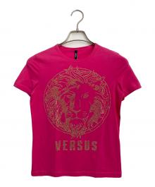 VERSUS（ヴェルサス）の古着「ラインストーン装飾Tシャツ」｜ピンク