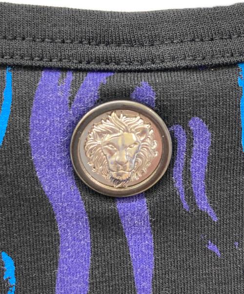 VERSUS（ヴェルサス）VERSUS (ヴェルサス) 総柄Tシャツ ブルー サイズ:XSの古着・服飾アイテム