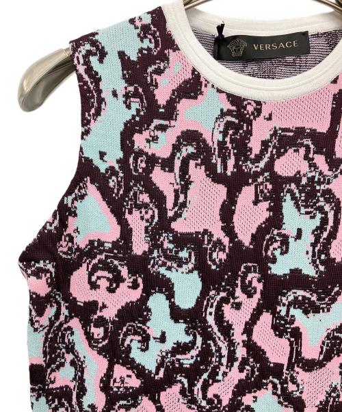 VERSACE（ヴェルサーチェ）VERSACE (ヴェルサーチェ) ノースリーブカットソー ピンク サイズ:40の古着・服飾アイテム
