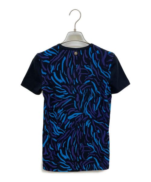 VERSUS（ヴェルサス）VERSUS (ヴェルサス) 総柄Tシャツ ブルー サイズ:XSの古着・服飾アイテム