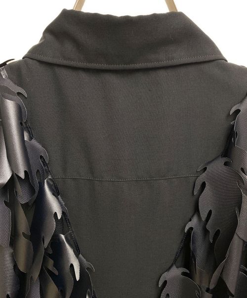 COMME des GARCONS HOMME PLUS（コムデギャルソンオムプリュス）COMME des GARCONS HOMME PLUS (コムデギャルソンオムプリュス) 24SS リーフ装飾ロングブラウス ブラック サイズ:Mの古着・服飾アイテム