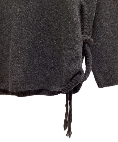 Yohji Yamamoto pour homme（ヨウジヤマモト プールオム）Yohji Yamamoto pour homme (ヨウジヤマモト プールオム) 23AW SIDE STRING DETAIL CREW NECK KNIT (サイドストリングディテールクルーネックニット) チャコールグレー サイズ:3の古着・服飾アイテム
