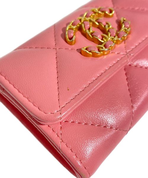 CHANEL（シャネル）CHANEL (シャネル) 19(ナインティーン) フラップカードホルダー ピンク サイズ:-の古着・服飾アイテム