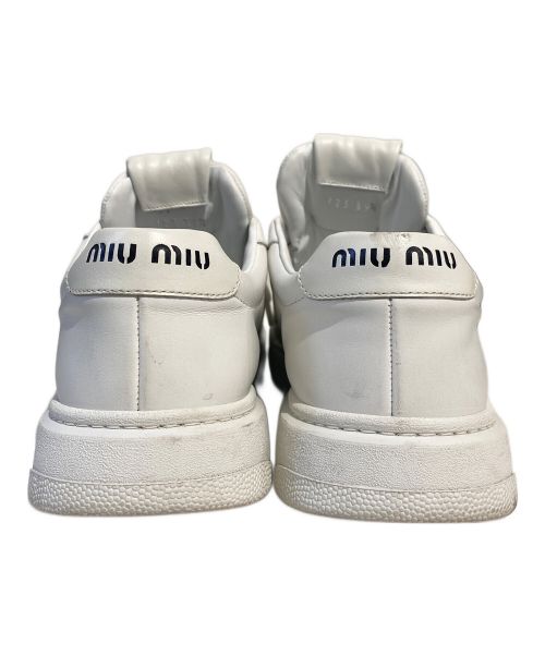 MIU MIU（ミュウミュウ）MIU MIU (ミュウミュウ) Logo sneakers(ロゴスニーカー) ホワイト サイズ:26.5の古着・服飾アイテム