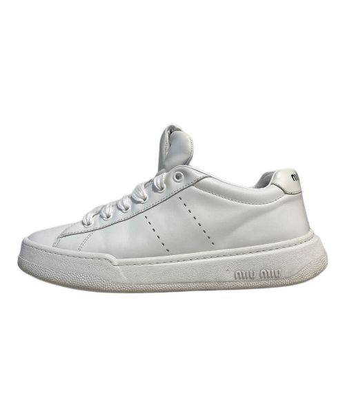 MIU MIU（ミュウミュウ）MIU MIU (ミュウミュウ) Logo sneakers(ロゴスニーカー) ホワイト サイズ:26.5の古着・服飾アイテム