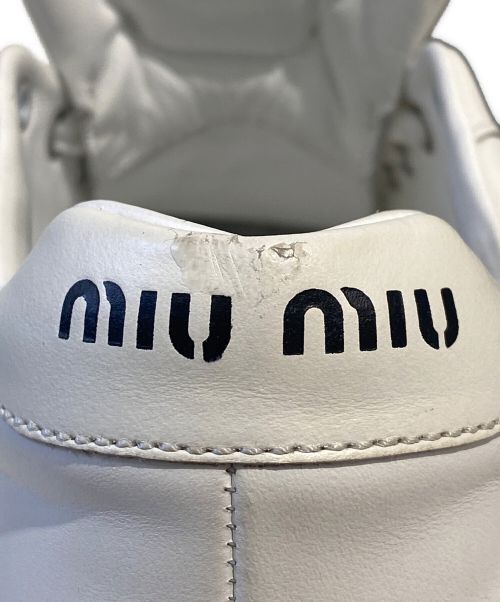 MIU MIU（ミュウミュウ）MIU MIU (ミュウミュウ) Logo sneakers(ロゴスニーカー) ホワイト サイズ:26.5の古着・服飾アイテム