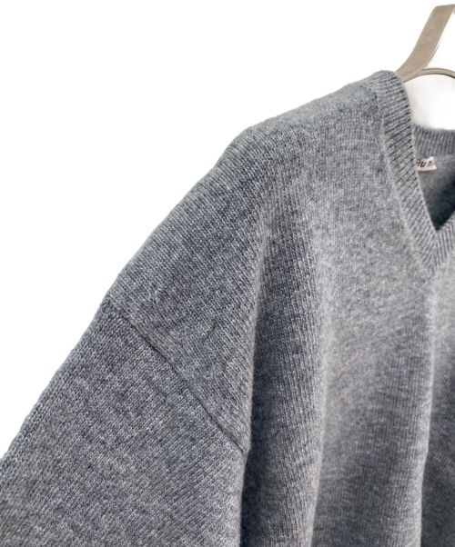 MIU MIU（ミュウミュウ）MIU MIU (ミュウミュウ) カットオフショート丈ニット ライトグレー サイズ:40の古着・服飾アイテム