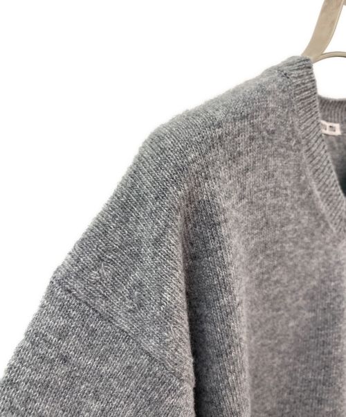 MIU MIU（ミュウミュウ）MIU MIU (ミュウミュウ) カットオフショート丈ニット グレー サイズ:36の古着・服飾アイテム