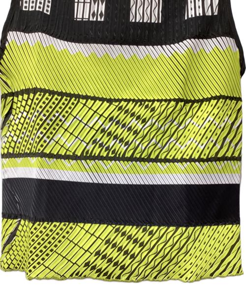 ISSEY MIYAKE（イッセイミヤケ）ISSEY MIYAKE (イッセイミヤケ) 総柄ノースリーブカットソー イエロー×ネイビー×ブラック サイズ:2の古着・服飾アイテム