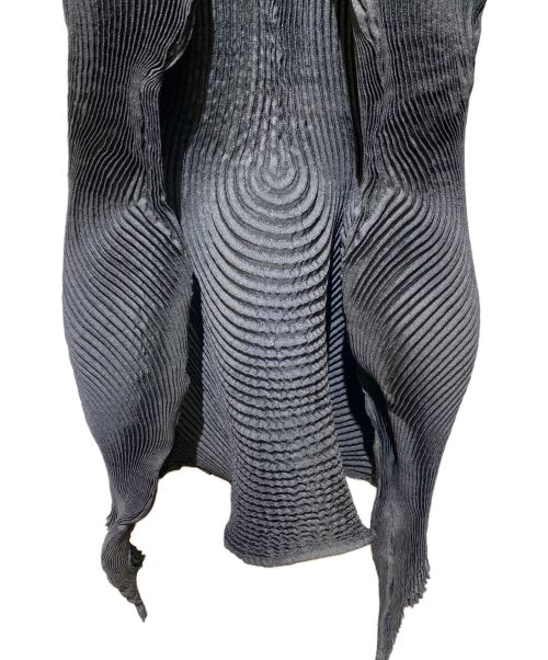ISSEY MIYAKE（イッセイミヤケ）ISSEY MIYAKE (イッセイミヤケ) 3D スチームストレッチ プリーツジャケット ブラック サイズ:2の古着・服飾アイテム