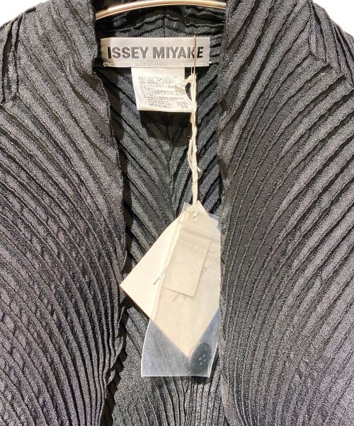 ISSEY MIYAKE（イッセイミヤケ）ISSEY MIYAKE (イッセイミヤケ) 3D スチームストレッチ プリーツジャケット ブラック サイズ:2の古着・服飾アイテム