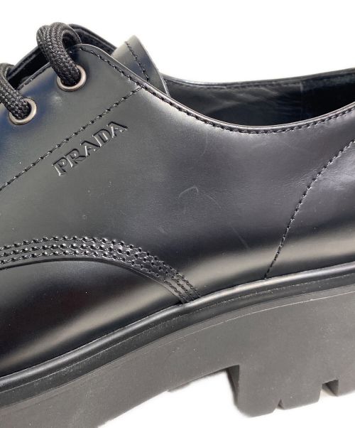 PRADA（プラダ）PRADA (プラダ) ブラッシュドレザーダービーシューズ ブラック サイズ:8の古着・服飾アイテム