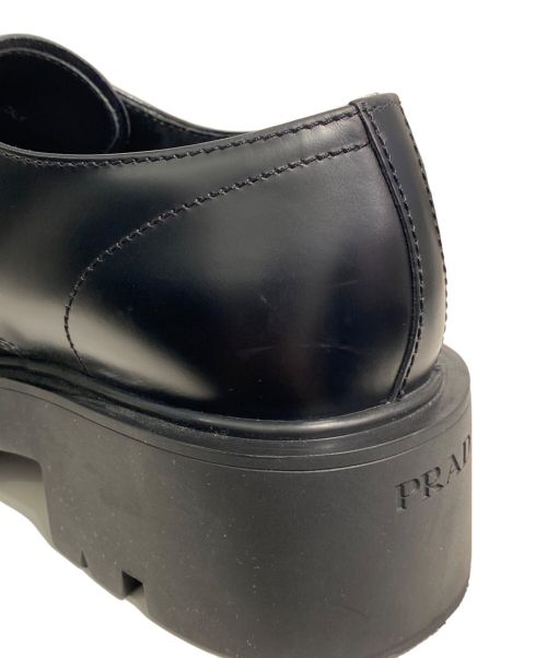 PRADA（プラダ）PRADA (プラダ) ブラッシュドレザーダービーシューズ ブラック サイズ:8の古着・服飾アイテム