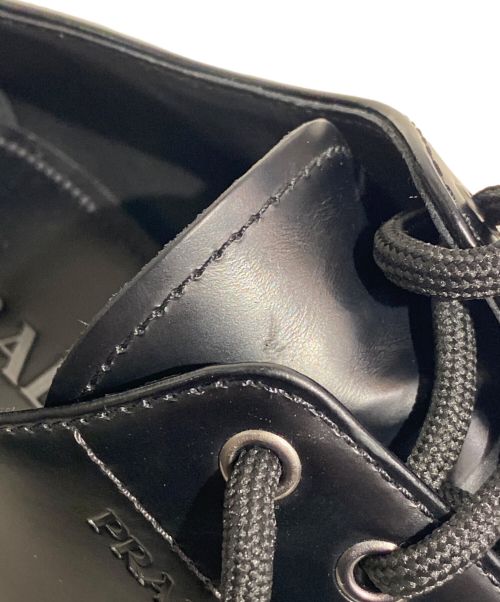 PRADA（プラダ）PRADA (プラダ) ブラッシュドレザーダービーシューズ ブラック サイズ:8の古着・服飾アイテム