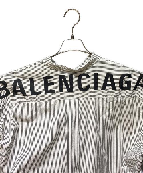 BALENCIAGA（バレンシアガ）BALENCIAGA (バレンシアガ) バックロゴストライプブラウス ホワイト サイズ:34の古着・服飾アイテム