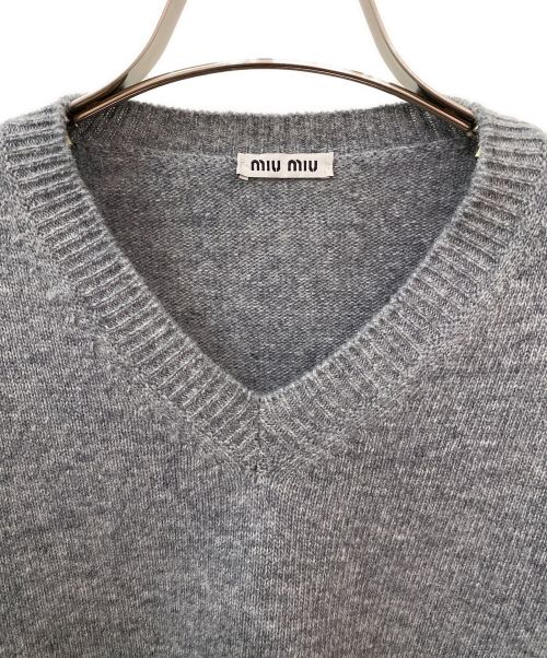 MIU MIU（ミュウミュウ）MIU MIU (ミュウミュウ) カットオフショートニット グレー サイズ:38の古着・服飾アイテム