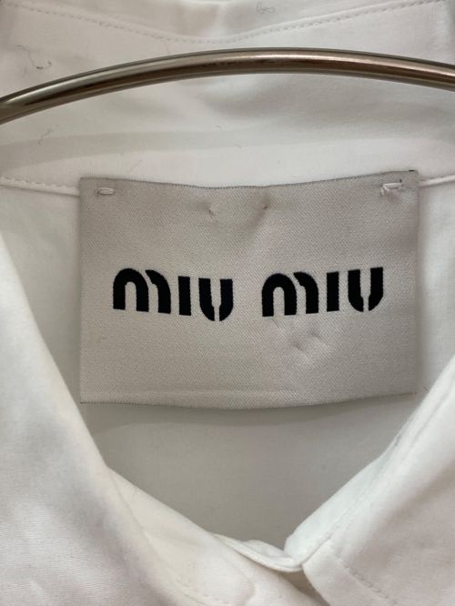 MIU MIU（ミュウミュウ）MIU MIU (ミュウミュウ) ロゴパッチシャツ ホワイト サイズ:38の古着・服飾アイテム
