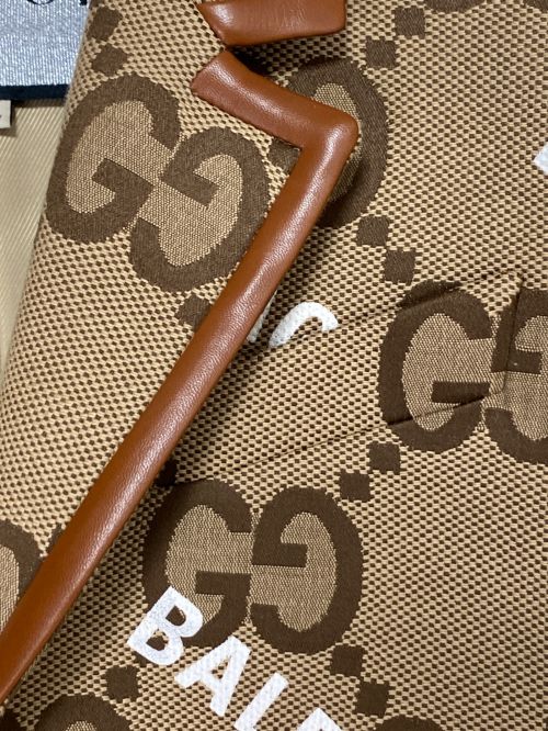 GUCCI（グッチ）GUCCI (グッチ) BALENCIAGA (バレンシアガ) ハッカー ジャンボGG ジャケット ブラウン サイズ:46の古着・服飾アイテム