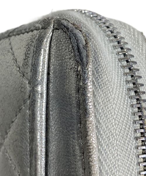 CHANEL（シャネル）CHANEL (シャネル) マトラッセラウンドファスナーウォレット シルバー サイズ:-の古着・服飾アイテム