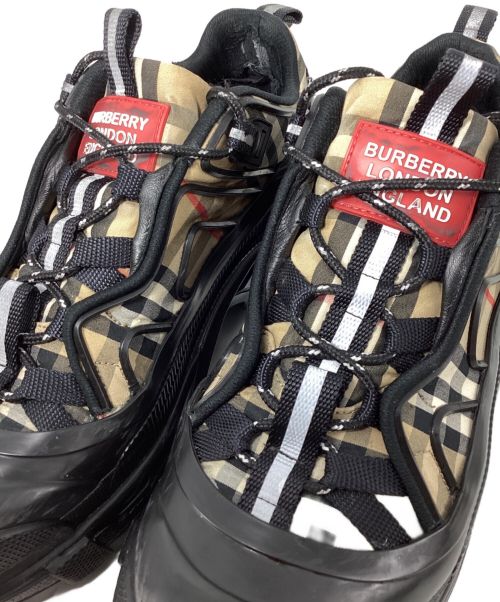 BURBERRY（バーバリー）BURBERRY (バーバリー) ARTHUR SNEAKERS(アーサースニーカー) ベージュ×ブラック サイズ:42の古着・服飾アイテム