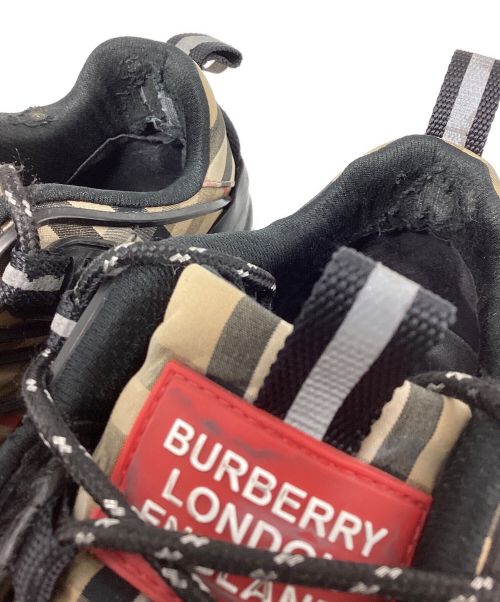 BURBERRY（バーバリー）BURBERRY (バーバリー) ARTHUR SNEAKERS(アーサースニーカー) ベージュ×ブラック サイズ:42の古着・服飾アイテム