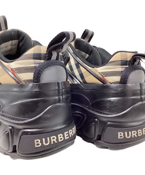 BURBERRY（バーバリー）BURBERRY (バーバリー) ARTHUR SNEAKERS(アーサースニーカー) ベージュ×ブラック サイズ:42の古着・服飾アイテム