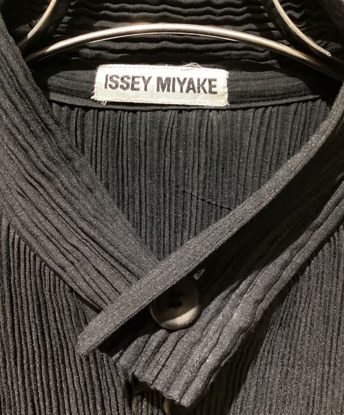 ISSEY MIYAKE（イッセイミヤケ）ISSEY MIYAKE (イッセイミヤケ) スタンドカラープリーツジャケット ブラック サイズ:Lの古着・服飾アイテム