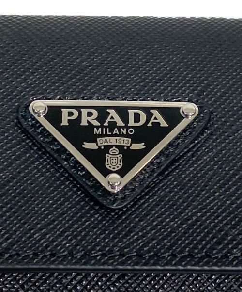 PRADA（プラダ）PRADA (プラダ) SAFFIANO LEATHER KEY CASE(サフィアーノレザーキーケース) ブラックの古着・服飾アイテム