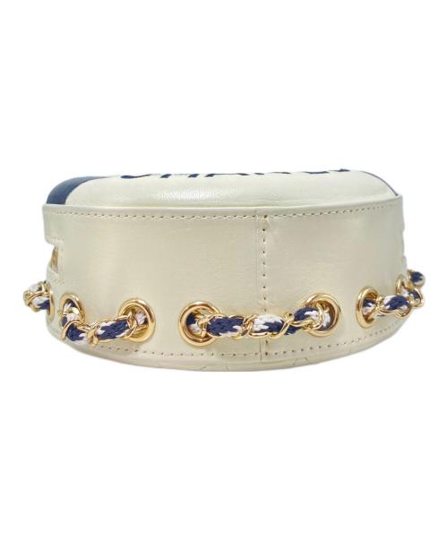 CHANEL（シャネル）CHANEL (シャネル) ラ パウザ ラウンドチェーンショルダーバッグ ホワイト×ブラックの古着・服飾アイテム