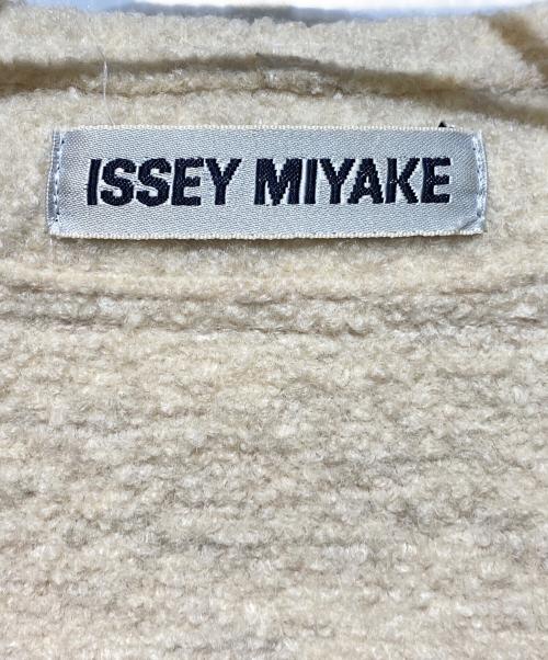 ISSEY MIYAKE（イッセイミヤケ）ISSEY MIYAKE (イッセイミヤケ) 変形チェスターコート アイボリー サイズ:Mの古着・服飾アイテム
