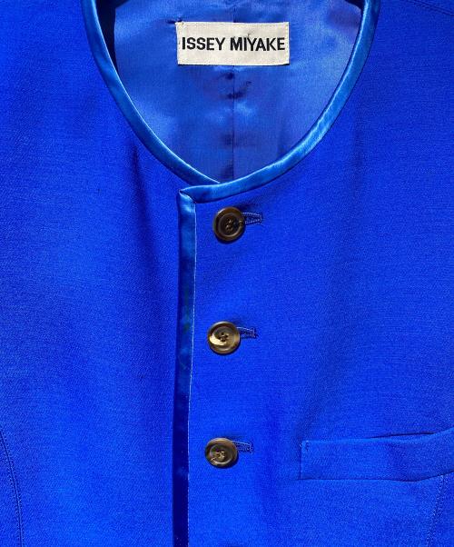 ISSEY MIYAKE（イッセイミヤケ）ISSEY MIYAKE (イッセイミヤケ) ノーカラージャケット ブルー サイズ:Mの古着・服飾アイテム