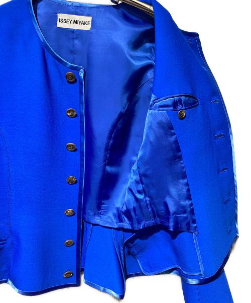 ISSEY MIYAKE（イッセイミヤケ）ISSEY MIYAKE (イッセイミヤケ) ノーカラージャケット ブルー サイズ:Mの古着・服飾アイテム