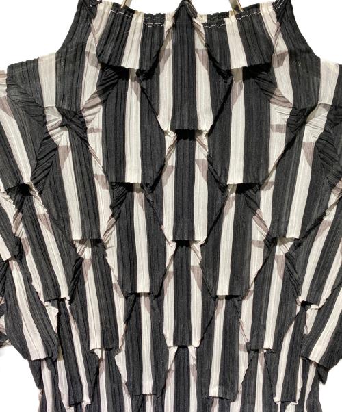 ISSEY MIYAKE（イッセイミヤケ）ISSEY MIYAKE (イッセイミヤケ) PLEATS PLEASE ストライプブラウス ブラック×ホワイト サイズ:Mの古着・服飾アイテム