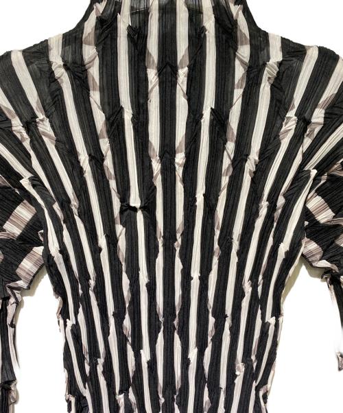 ISSEY MIYAKE（イッセイミヤケ）ISSEY MIYAKE (イッセイミヤケ) PLEATS PLEASE ストライプブラウス ブラック×ホワイト サイズ:Mの古着・服飾アイテム