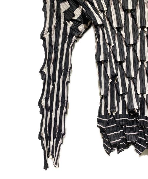 ISSEY MIYAKE（イッセイミヤケ）ISSEY MIYAKE (イッセイミヤケ) PLEATS PLEASE ストライプブラウス ブラック×ホワイト サイズ:Mの古着・服飾アイテム