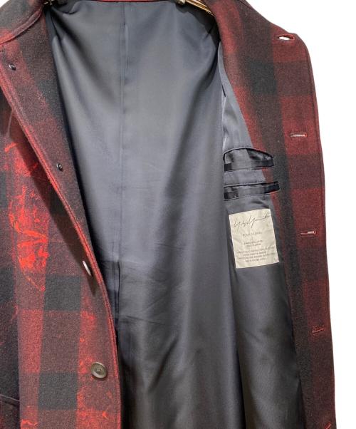 Yohji Yamamoto pour homme（ヨウジヤマモト プールオム）Yohji Yamamoto pour homme (ヨウジヤマモト プールオム) 内田すずめ 内田漢字 総柄スタンドカラーコート レッド サイズ:1の古着・服飾アイテム