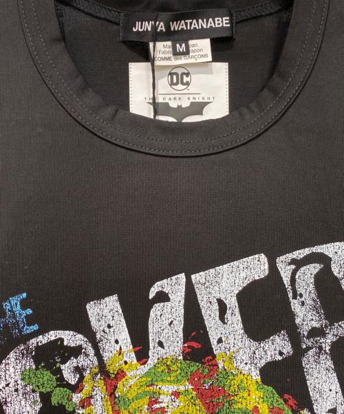JUNYA WATANABE（ジュンヤワタナベ）JUNYA WATANABE (ジュンヤワタナベ) 25SS Dark KnightプリントTシャツ ブラック サイズ:Mの古着・服飾アイテム
