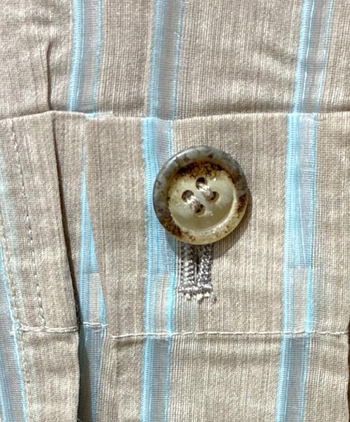 ISSEY MIYAKE（イッセイミヤケ）ISSEY MIYAKE (イッセイミヤケ) プリーツストライプジャケット ベージュ サイズ:Ｍの古着・服飾アイテム