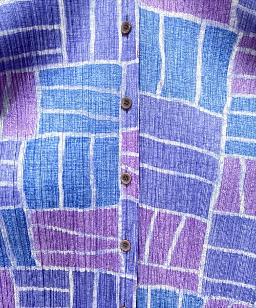 PLEATS PLEASE（プリーツプリーズ）PLEATS PLEASE (プリーツプリーズ) 長袖プリーツ総柄ボタンブラウス ブルー×パープル サイズ:3の古着・服飾アイテム