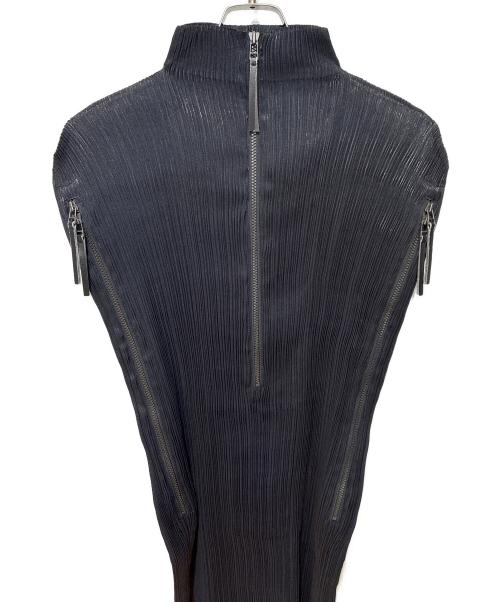 ISSEY MIYAKE（イッセイミヤケ）ISSEY MIYAKE (イッセイミヤケ) プリーツ ノースリーブジップロングワンピース ブラック サイズ:Mの古着・服飾アイテム