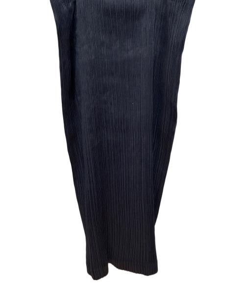 ISSEY MIYAKE（イッセイミヤケ）ISSEY MIYAKE (イッセイミヤケ) プリーツ ノースリーブジップロングワンピース ブラック サイズ:Mの古着・服飾アイテム