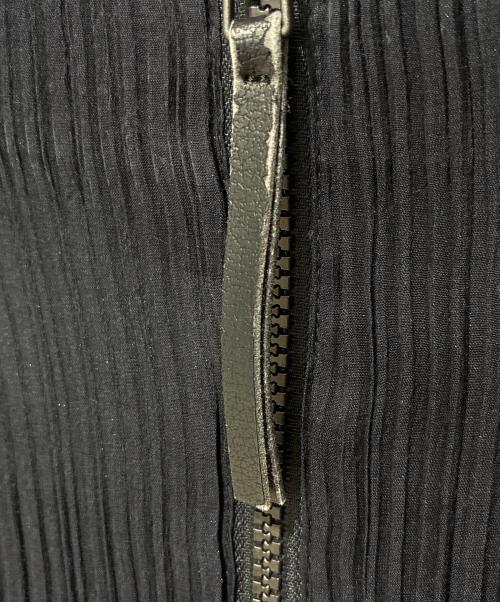 ISSEY MIYAKE（イッセイミヤケ）ISSEY MIYAKE (イッセイミヤケ) プリーツ ノースリーブジップロングワンピース ブラック サイズ:Mの古着・服飾アイテム
