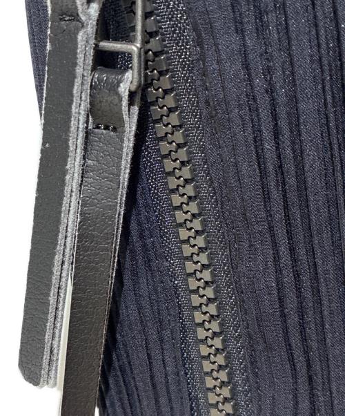 ISSEY MIYAKE（イッセイミヤケ）ISSEY MIYAKE (イッセイミヤケ) プリーツ ノースリーブジップロングワンピース ブラック サイズ:Mの古着・服飾アイテム