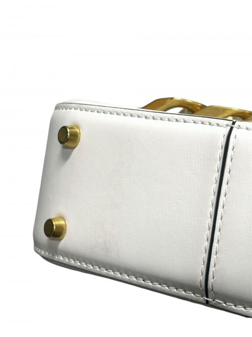 VALENTINO GARAVANI（ヴァレンティノ・ガラヴァーニ）VALENTINO GARAVANI (ヴァレンティノ・ガラヴァーニ) VLogo Chain Bag/Vロゴチェーンショルダーバッグ ホワイトの古着・服飾アイテム