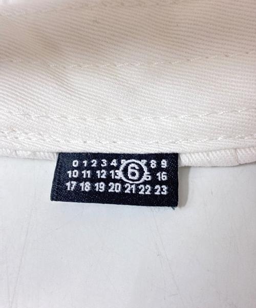 MM6 Maison Margiela（エムエムシックスメゾンマルジェラ）MM6 Maison Margiela (エムエムシックスメゾンマルジェラ) 25SS ベースボールキャップ ホワイト サイズ:L 未使用品の古着・服飾アイテム