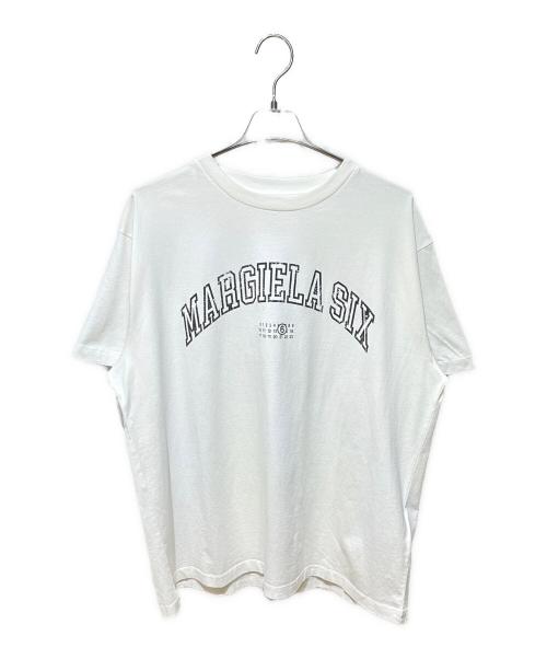 MM6 Maison Margiela（エムエムシックスメゾンマルジェラ）MM6 Maison Margiela (エムエムシックスメゾンマルジェラ) 25SS カレッジロゴ バーシティプリントクルーネック Tシャツ ホワイト サイズ:XL 未使用品の古着・服飾アイテム