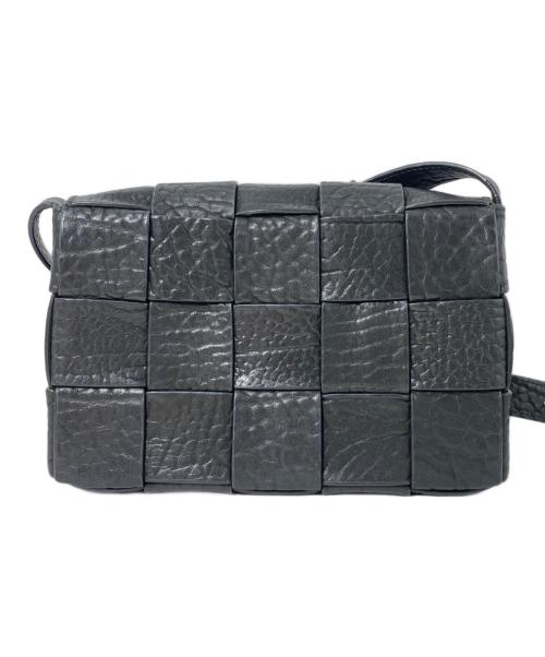 BOTTEGA VENETA（ボッテガベネタ）BOTTEGA VENETA (ボッテガベネタ) カセットショルダーバッグ ブラックの古着・服飾アイテム