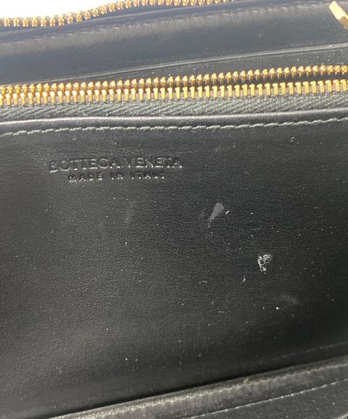 BOTTEGA VENETA（ボッテガベネタ）BOTTEGA VENETA (ボッテガベネタ) マキシイントレチャート カセット ラウンドジップウォレット ブラックの古着・服飾アイテム