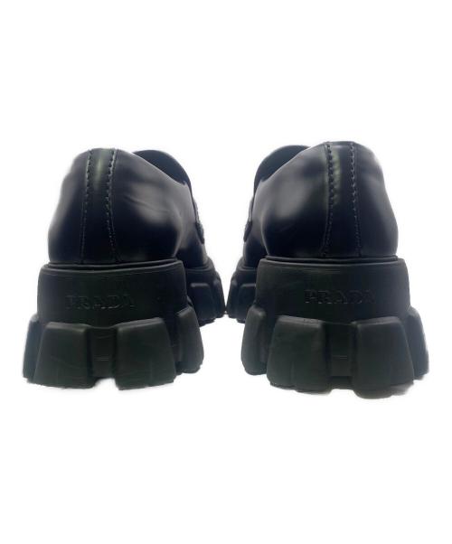 PRADA（プラダ）PRADA (プラダ) モノリス ブラッシュドレザー ローファー ブラック サイズ:7 1/2の古着・服飾アイテム